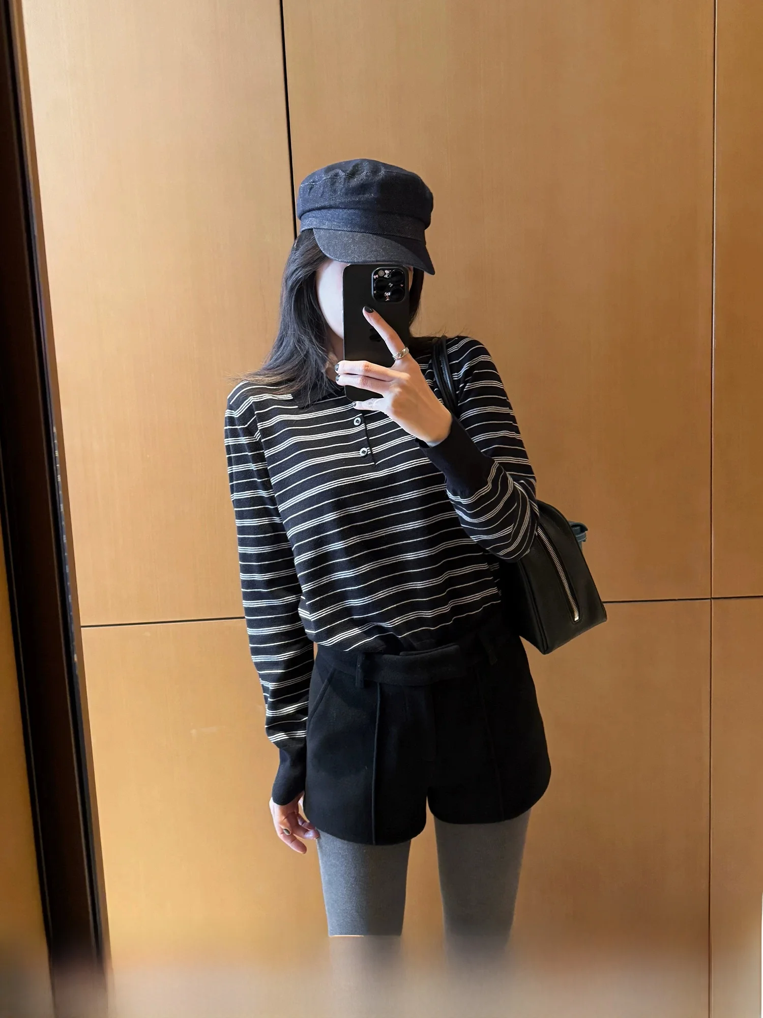 

Yang Xiaoyao Miao Girl Striped Neck Long Sleeve Wool Knitted Shirt Women's New College Style Contrast Color Knitwear