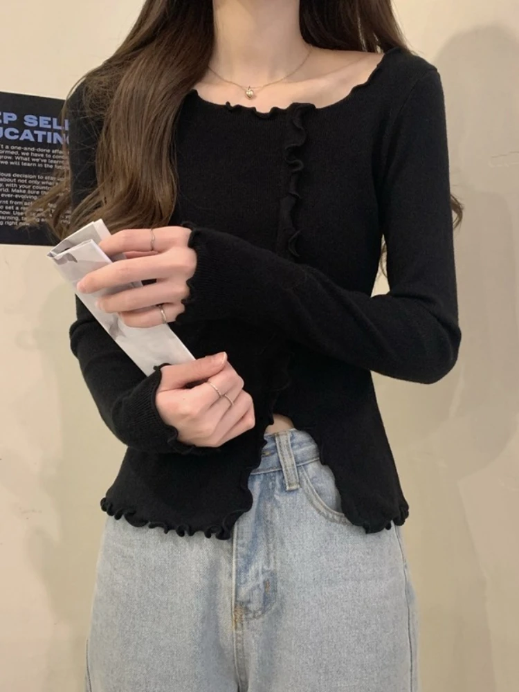 سترات نسائية محبوكة لخريف وشتاء 2025 سترات غير رسمية ضيقة بحافة فطريات الأذن وأكمام طويلة وفتحة جانبية بلوفر نسائي ملابس علوية متينة