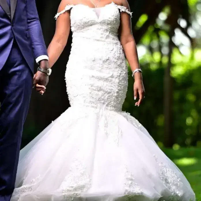 Customized Customize Elegant Sleeveless Africa Mermaid Wedding Dress Fashion Applique Lace Flower Plus Size Fish Tail Bride 2024