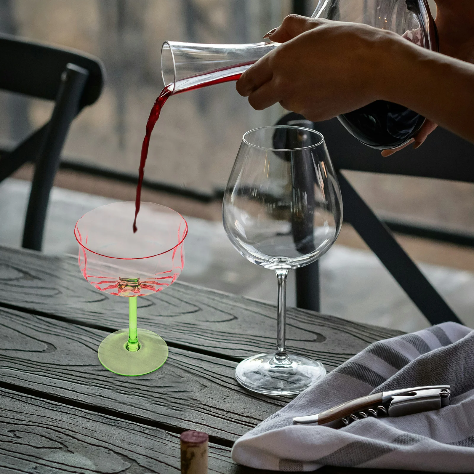

Gradient Glass Goblet Cocktail Glass Vintage Decorative Faceted Pattern Drinks Goblet Party Wine Cups Wine Glasses