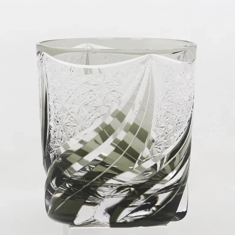 Japanese Edo Kiriko Crafts Pure Hand-carved Glass With Exquisite Packaging Gift Box Black Cup Crafts
