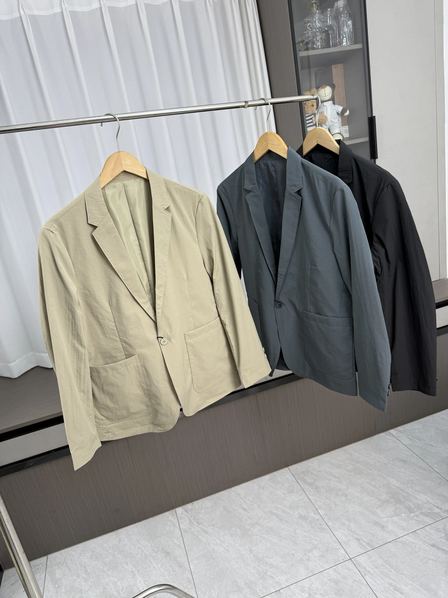 

High-End Lightweight Men's Busin Casual Single-breasted Jaet Spring Summer Faion Urban Sle Breathable Plain Color