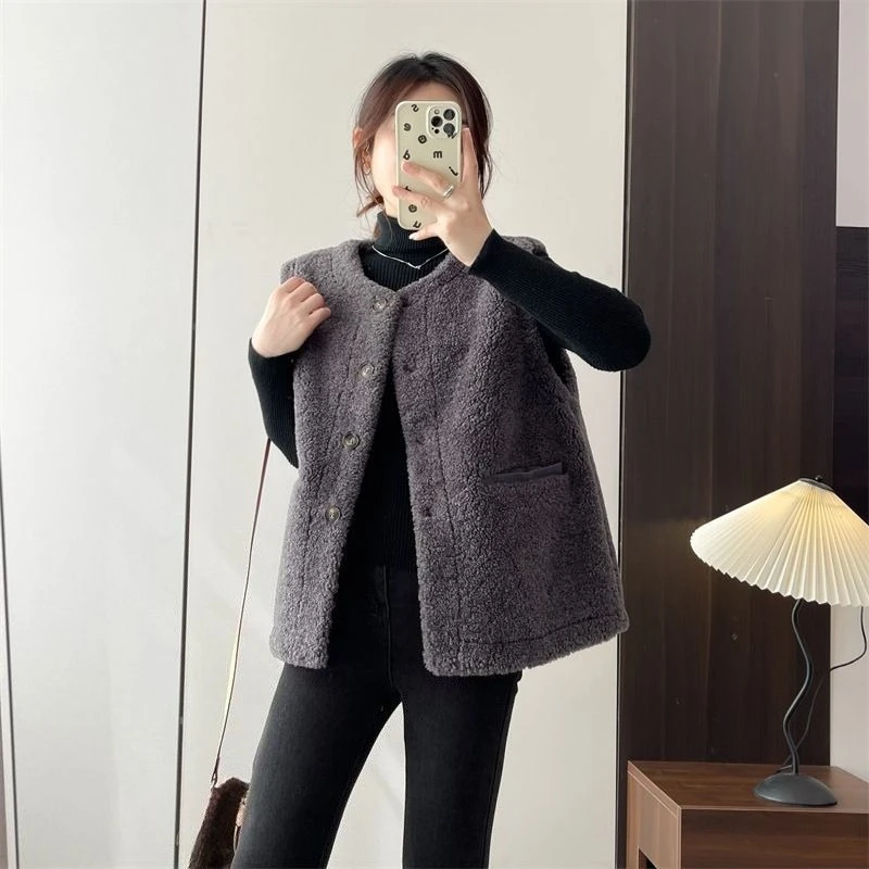 

Women's Autumn Winter Retro Sheepskin Vest Loose Thickened Faux Fur Lined Versatile Topcoat for Layering​