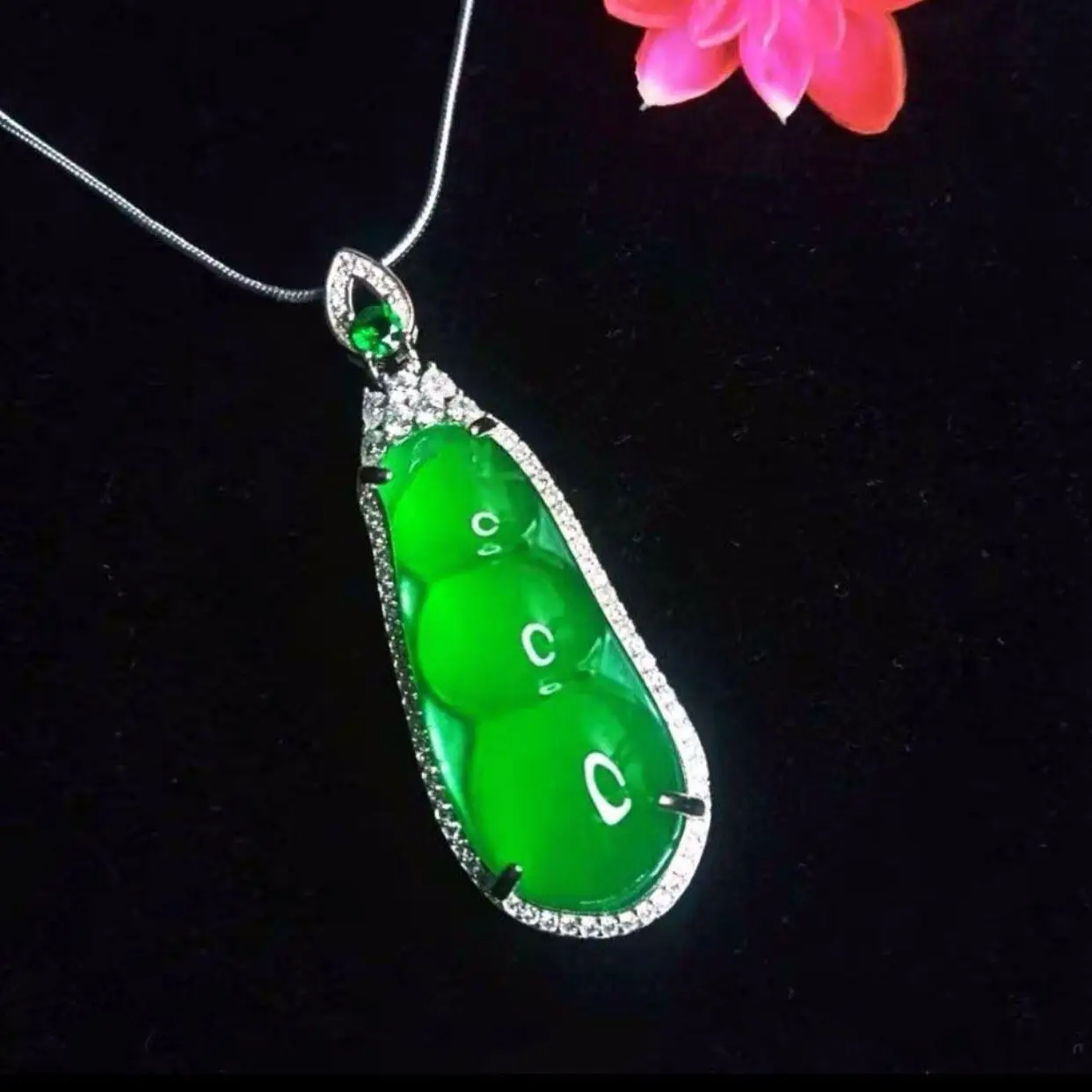 Natural Agate Inlaid High Ice Green Chalcedony String Bean Pendant Women's Fu Bean Necklace