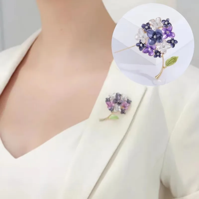 RetroGem Jewelry Creative Literary Purple Hydrangea Plant Flower Brooch for Ladies 2024 Western Pin Sweater Brooch Accessories