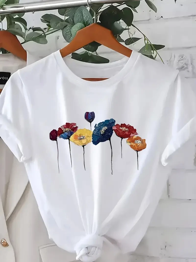 Plus Size Women's Floral Print Short Sleeve T-Shirt - Vibrant for Lotus Flower Design, Round Neck Casual Top