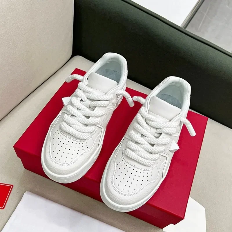 Luxury and trendy small white shoes men's latest thick sole increased breathability casual board shoes lightweight sports shoes