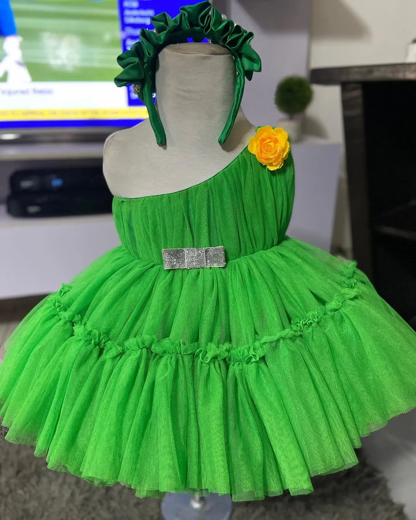 Vestido da menina de flor vestidos de casamento verde pequeno bebê meninas vestidos de festa de aniversário um ombro tule crianças na altura do joelho vestido