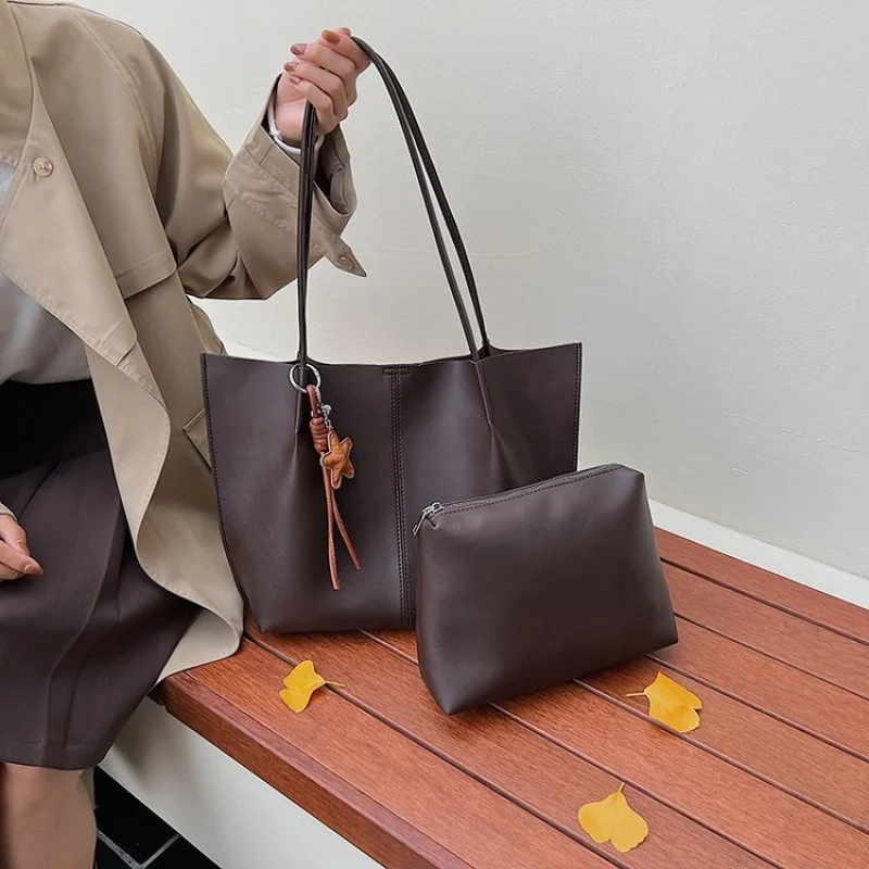 

​ Fashionable Ladies Handbag Crafted From Sturdy Leather Featuring Famous Designer Inspired And High-End Daily Style ​