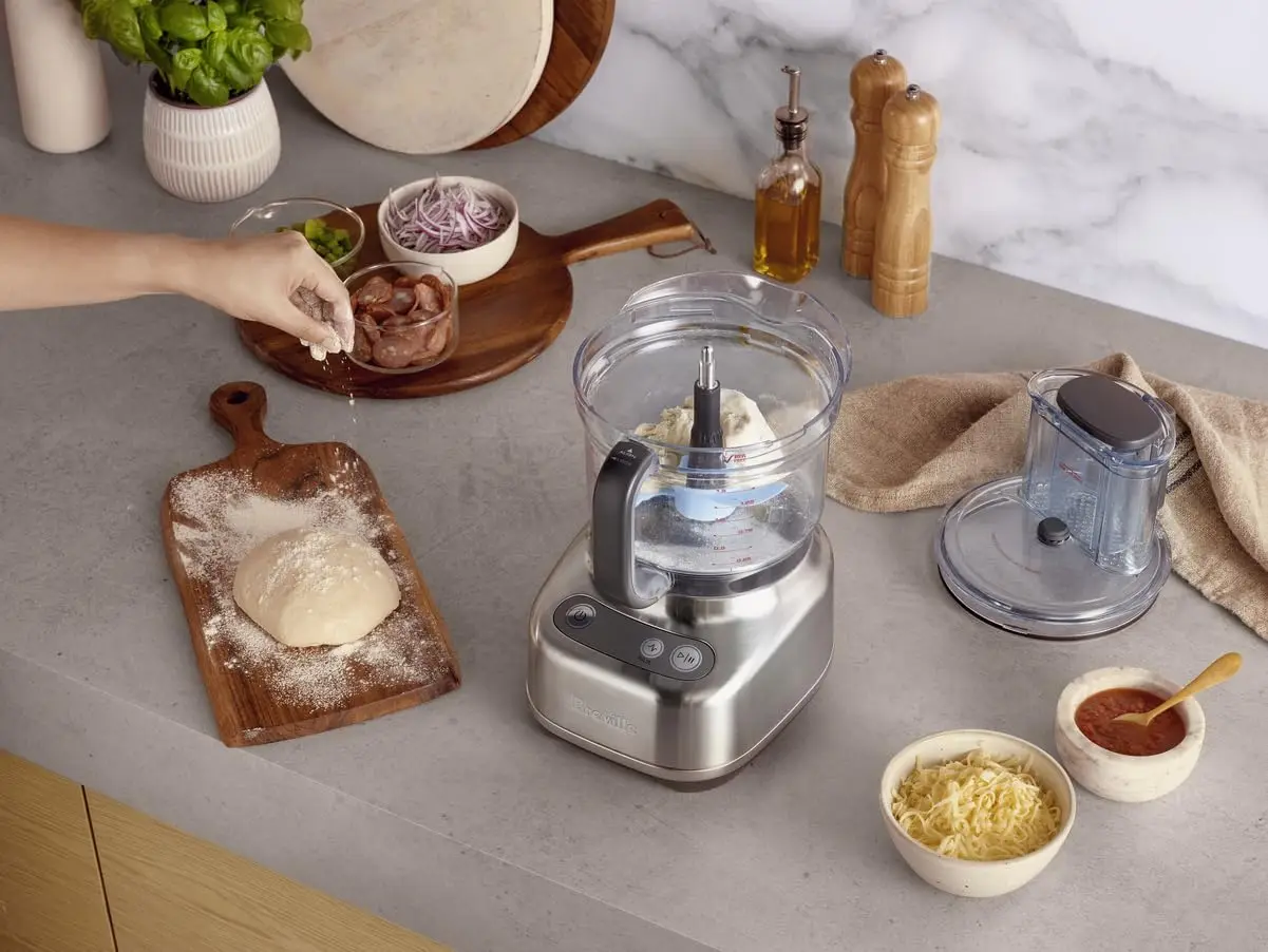 

BFP610 Кухонный комбайн Sous Chef, 9 чашек, маленькая, матовая нержавеющая сталь