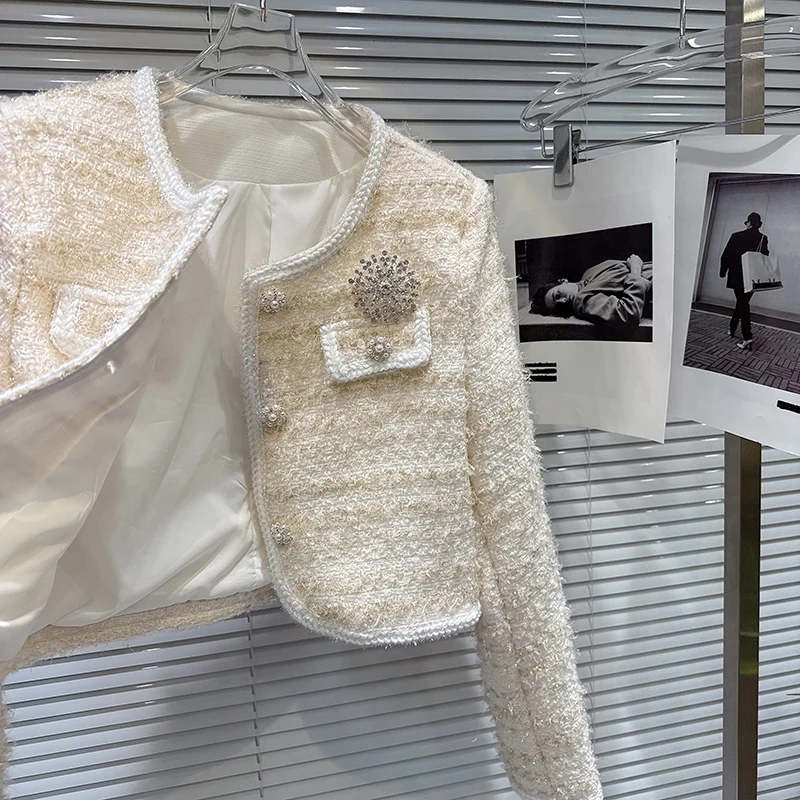 2025 Winter New French Style Round Neck Knitted Coarse Fleece Down Short Jacket Women Fashionable and Elegant Commute Coat