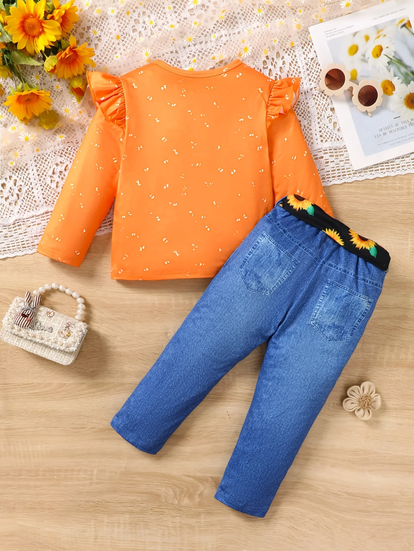 Girls' Autumn Outfit Two-Piece Set: Orange Patchwork Flutter-Sleeve Sunflower English Print Long-Sleeve T-Shirt, Ripped Faux Denim Sunflower Appliqué Pants with Decorative Belt, Outdoor Outfit Set