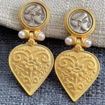 Retro Heart-shaped Portrait Pearl Pattern Silver Stud Earrings with Ear Clips