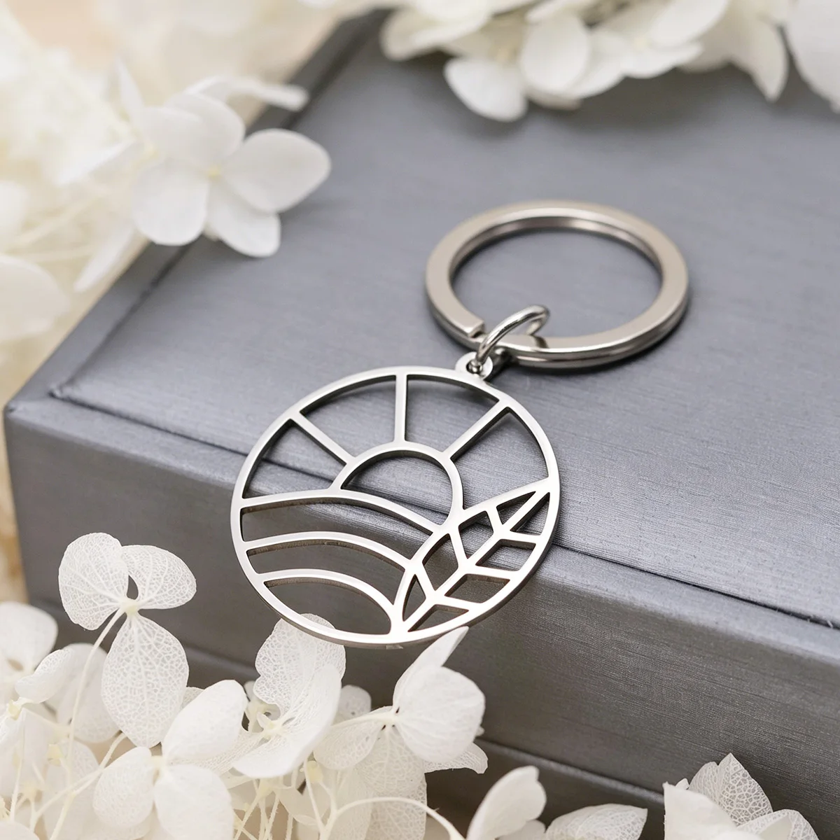 Stainless Steel Sunrise Mountain Landscape Keychain For Men Women Silver Plated Key Ring Round Elegant Jewelry Birthday Gifts
