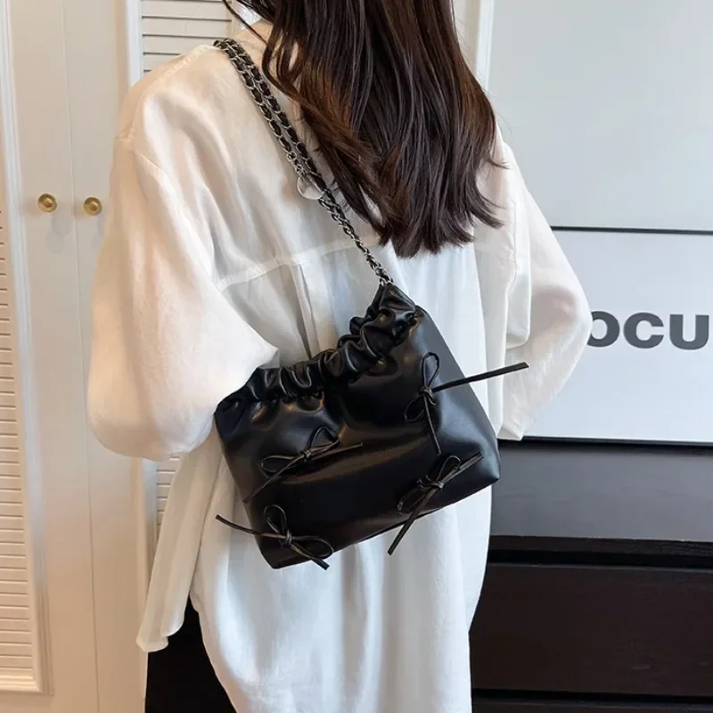 2023 novo bonito pequeno laço design crossbody sacos para mulheres estilo y2k prata bolsas de couro crossbody bolsa festa bolsas