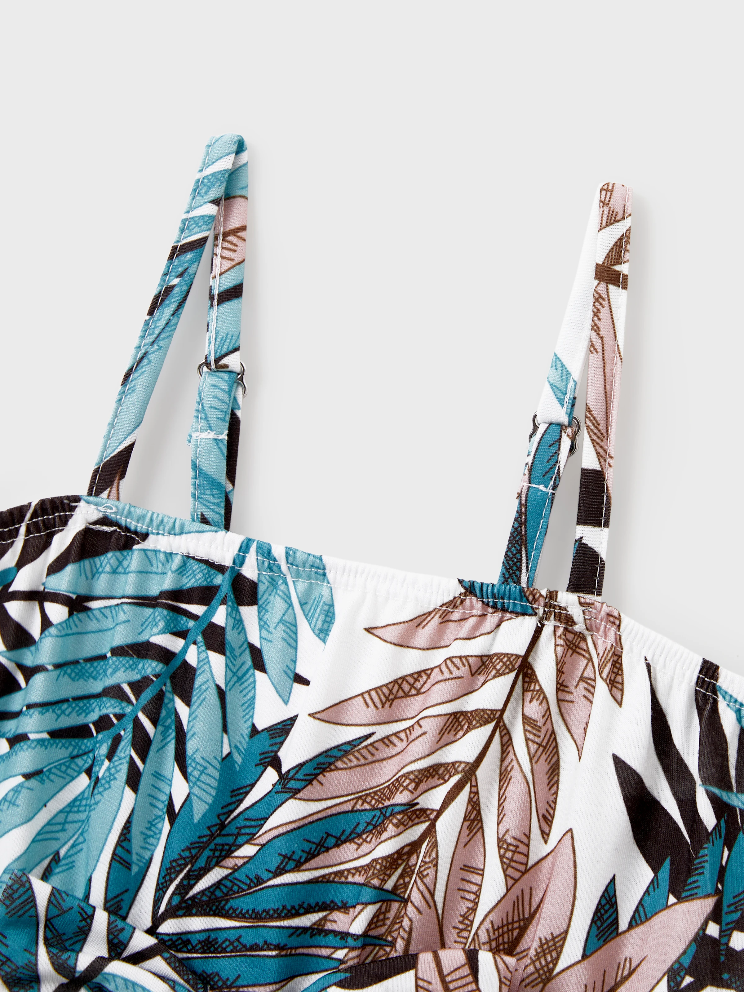 

Пляжное платье без рукавов PatPat для летнего отдыха для родителей и детей.