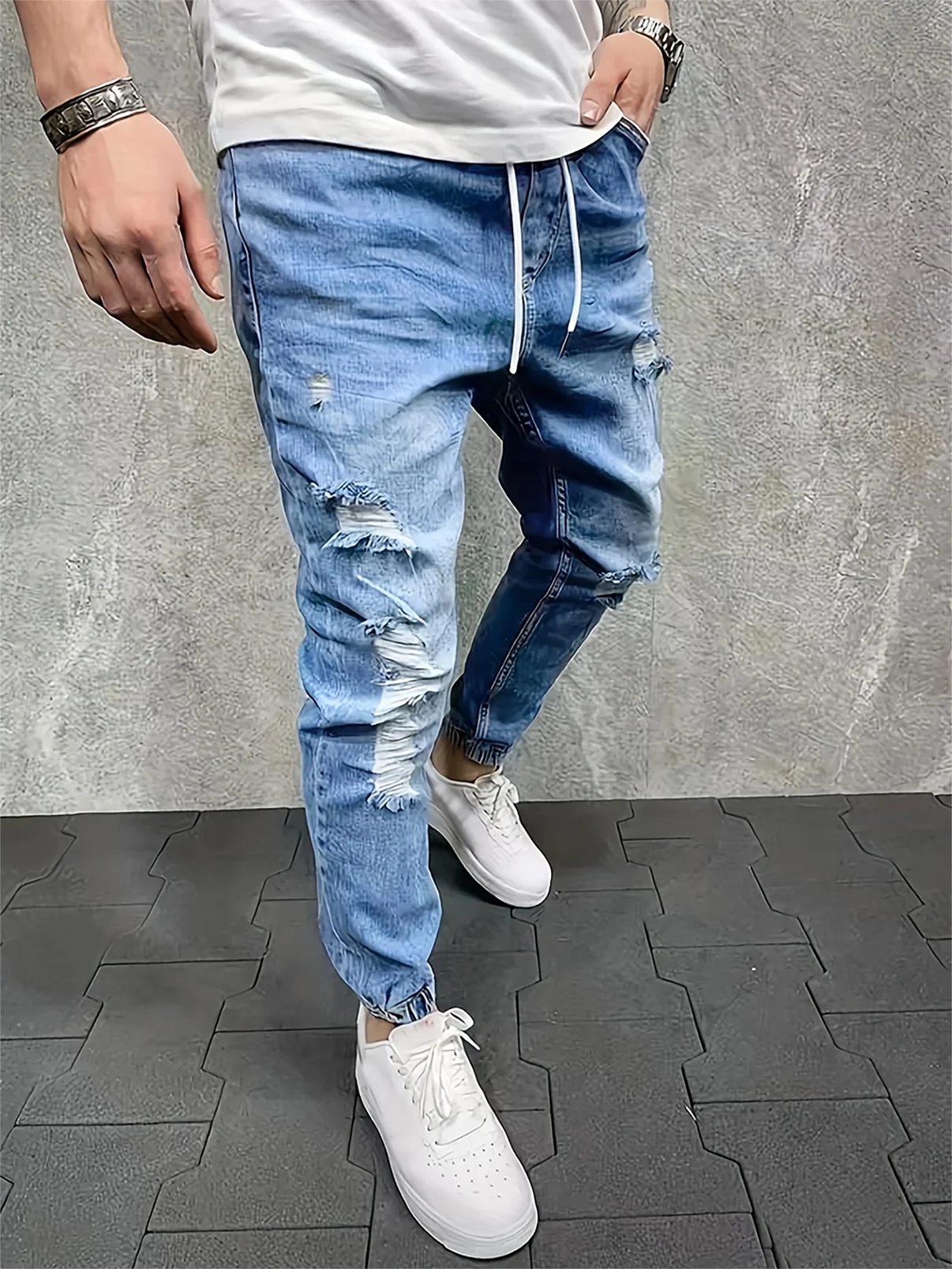 Jeans elásticos leves e justos masculinos |   Azul claro com design rasgado, estilo de rua casual versátil |   Mistura de algodão para todos S