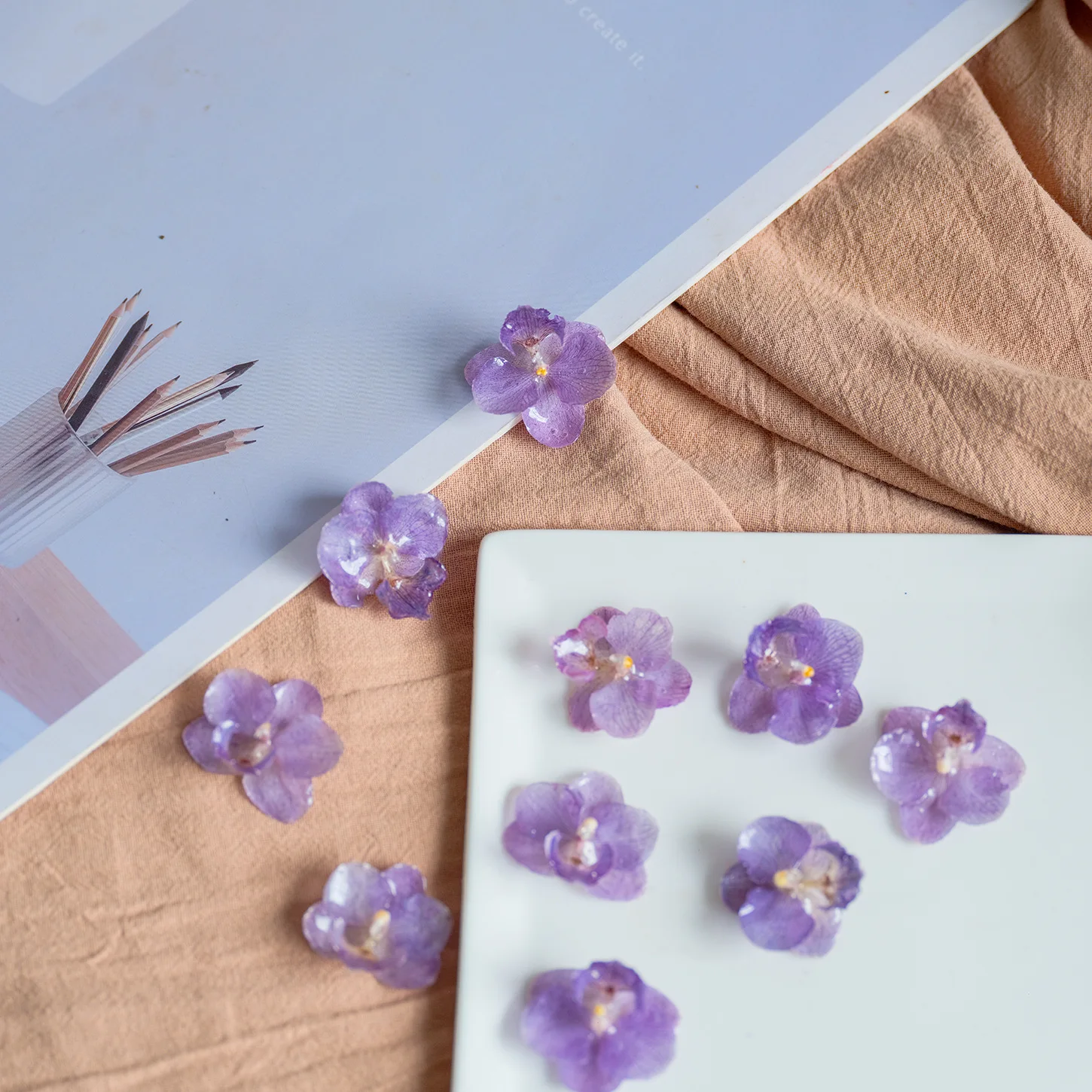 4 قطع الأرجواني فراشة السحلية زهرة حقيقية بالتنقيط هلام المجففة زهرة DIY أقراط الزفاف إكليل سوار المواد حفل زفاف ديكور