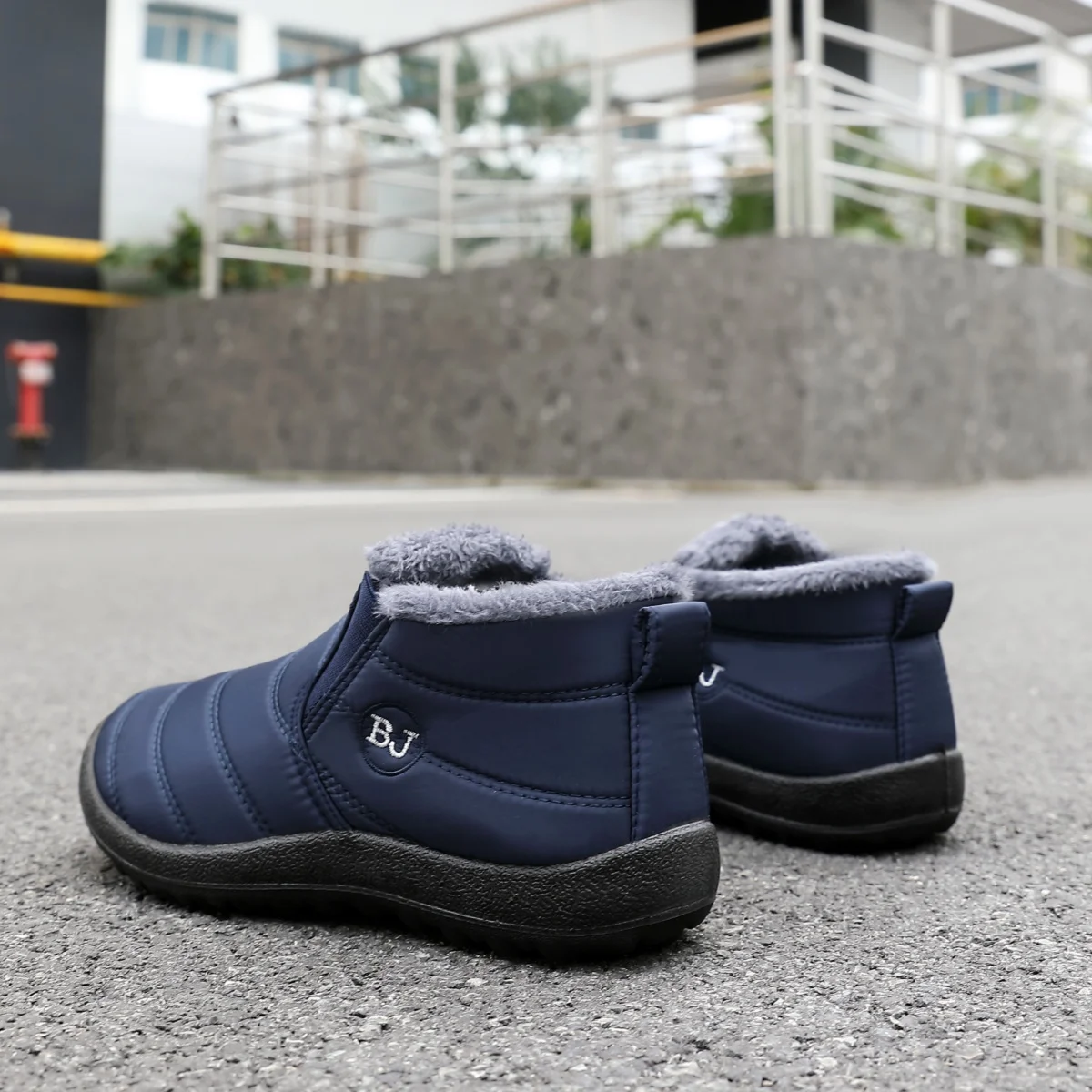 Herren-Slip-On-Stiefeletten: stilvolle, bequeme Winterstiefeletten, die warm, trendig, klassisch und vielseitig sind. – Detail 12