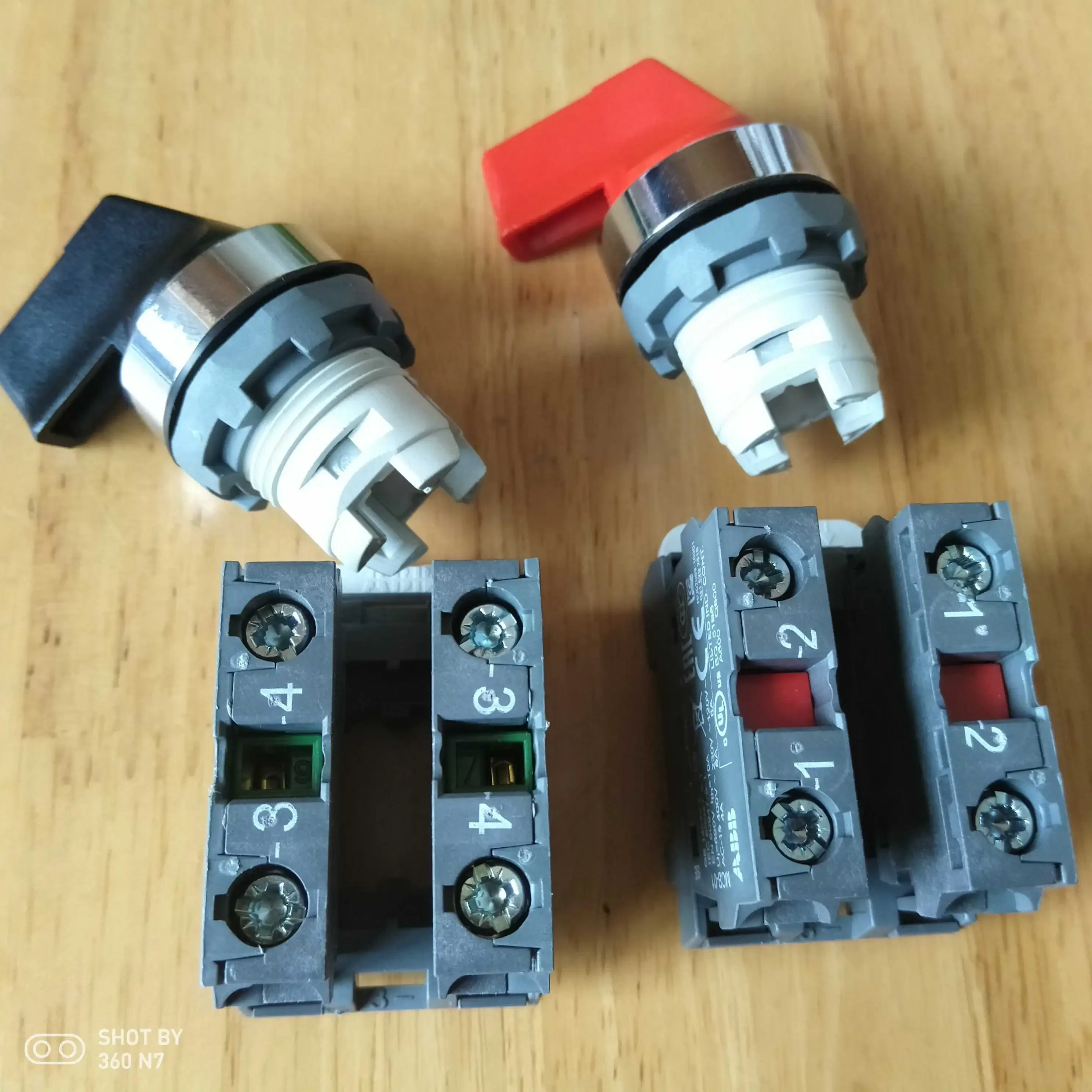 ABB 2/3-speed rotary selector switch M2/M3SS4/SS5/SS6/SS7/-10/30B/R+MCB-10