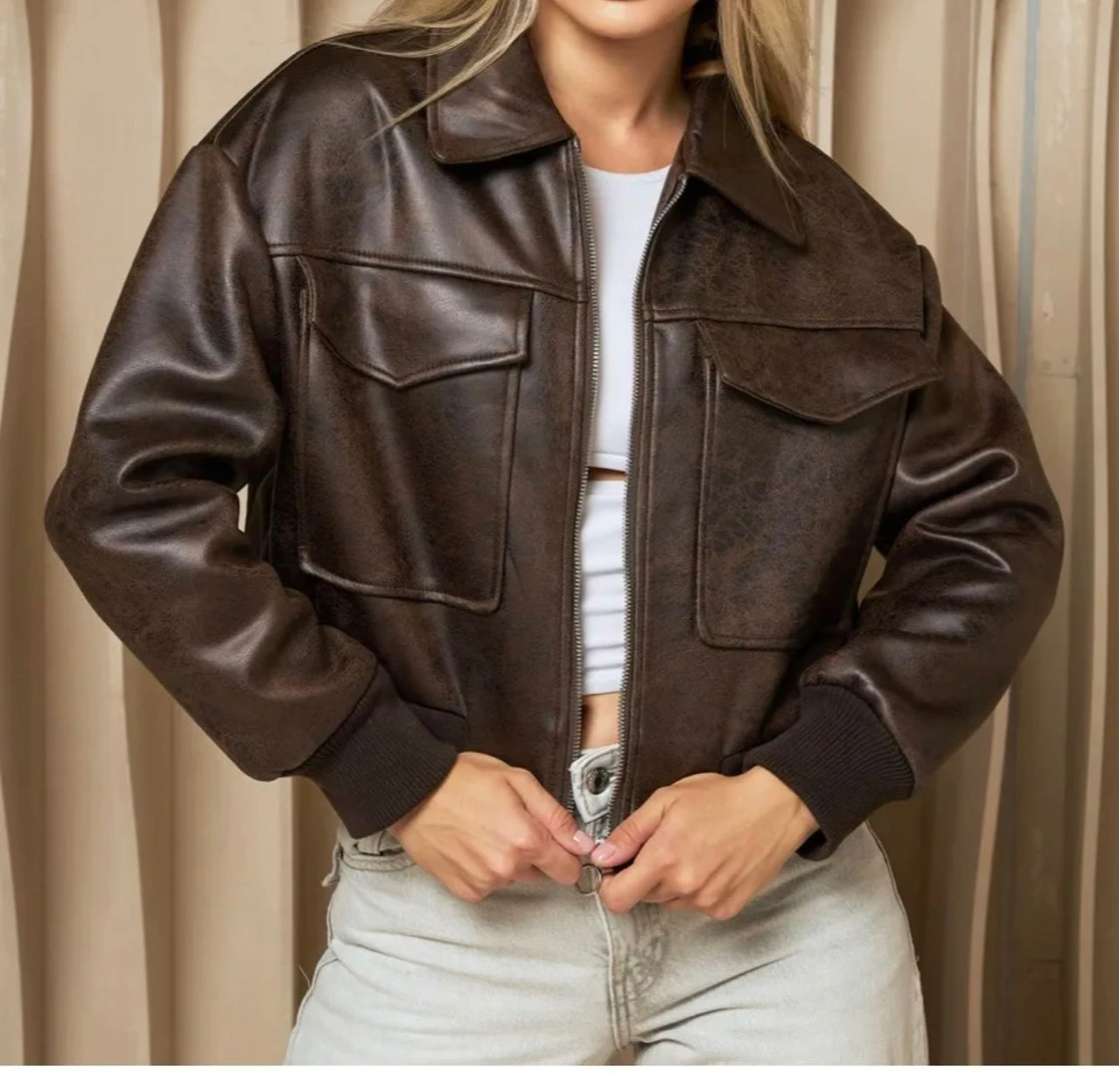 سترة نسائية لخريف 2025 مصنوعة من الجلد الصناعي وسحاب وطية صدر السترة كاجوال متعددة الاستخدامات