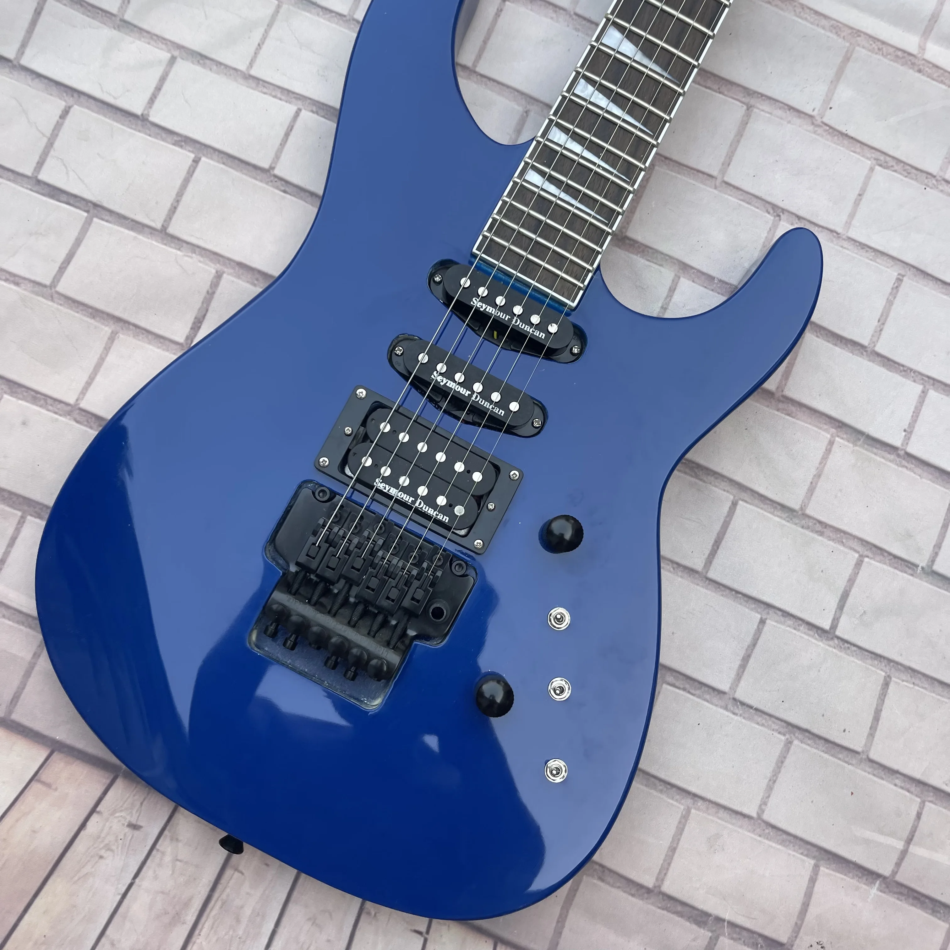 Guitar 6-string electric guitar, dark blue body, maple neck, rosewood fingerboard, factory real pictures, can be shipped upon or