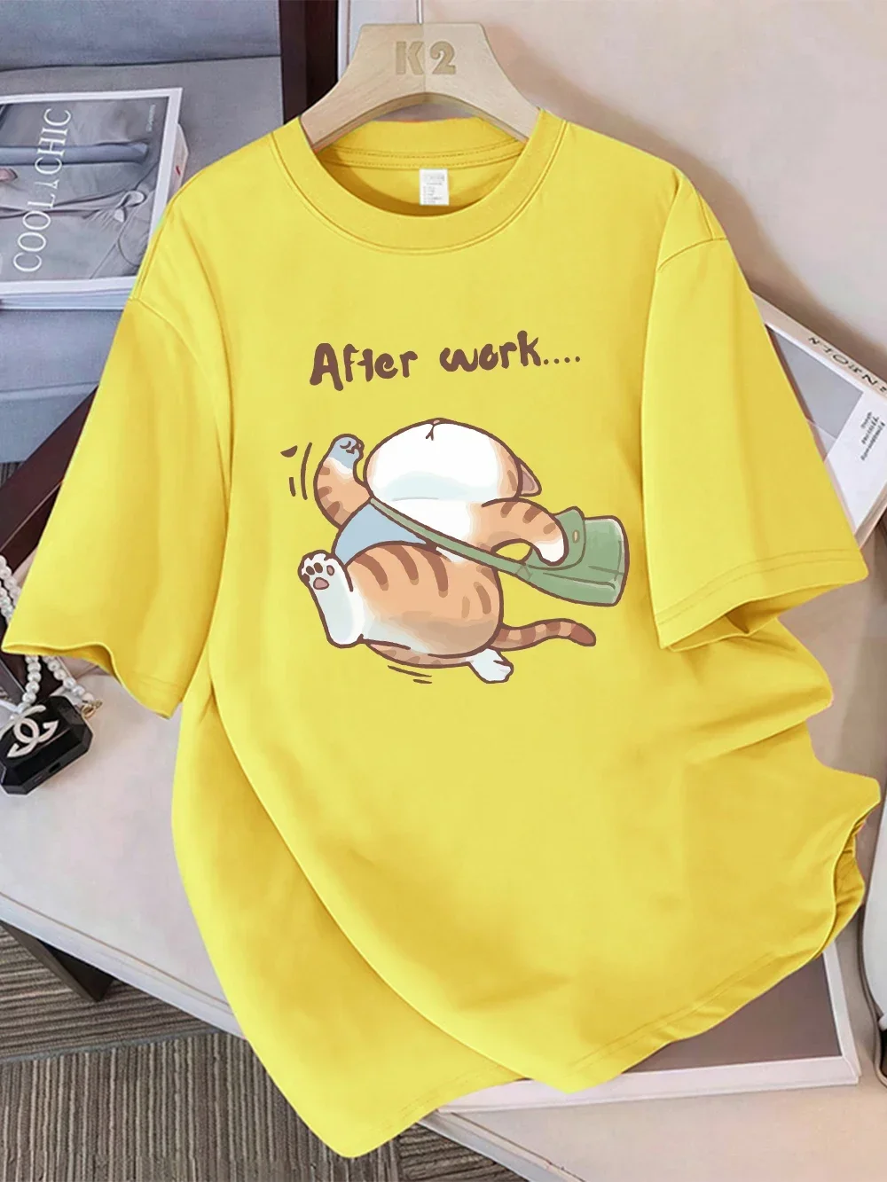 Damskie koszulki plus size z nadrukiem kota, który biega po pracy, miękkie bluzki z okrągłym dekoltem, koszulki z krótkim rękawem, podstawowe ubrania, odzież damska.