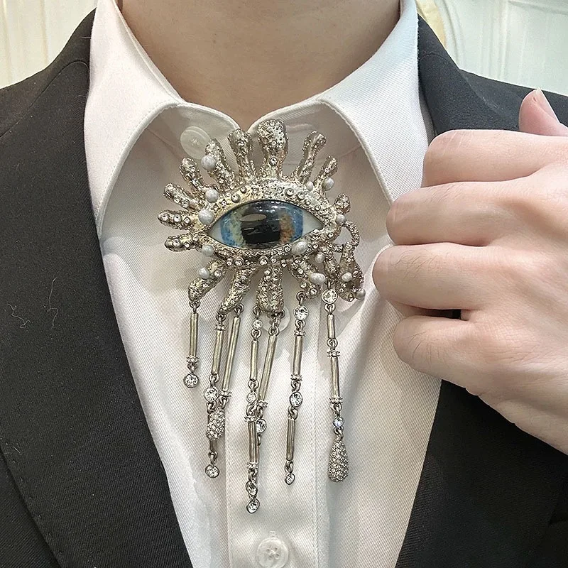 

Retro Devil's Eye Flash Diamond Fringed Brooch Women's Light Luxury High Sense Water Drop Long Pin Collar