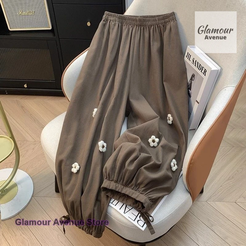 Modne koreańskie spodnie typu bloomers z trójwymiarowymi kwiatami, damskie, letnie, nowe, luźne, z wysokim stanem i wyszczuplające spodnie haremki o długości dziewięciu ósmych.