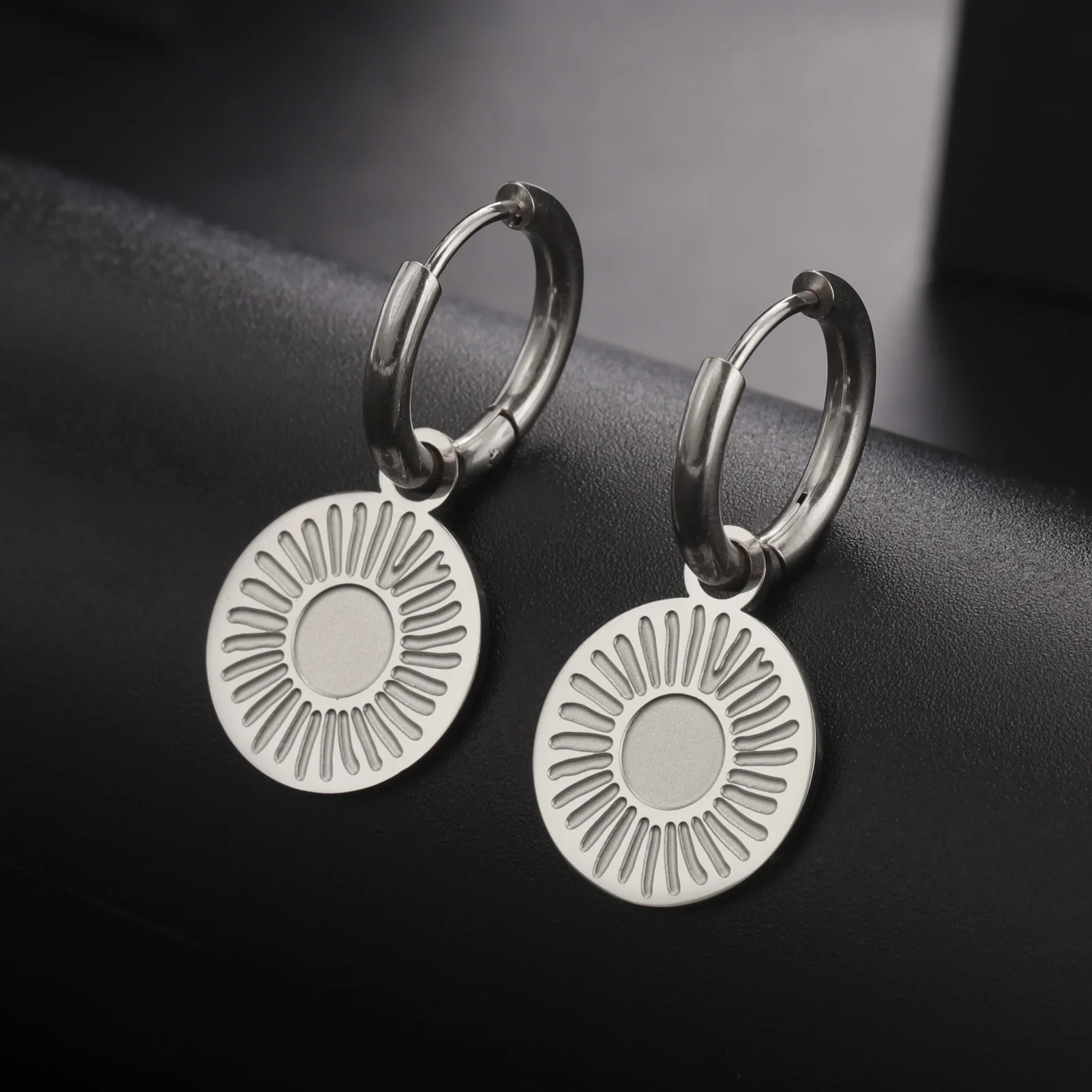 Skyrim Round Sun Pendant Stainless Steel Earrings Women's Fashion Retro Bohemian Summer Jewelry Gift New Wholesale