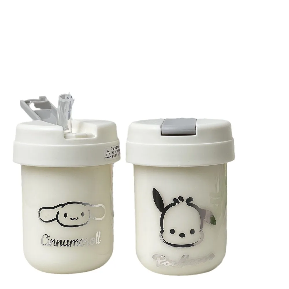 Instagram ถ้วยพลาสติกที่เรียบง่ายและดูสูงน่ารักขนาดเล็กและมินิขวดน้ํานักเรียนแบบพกพาถ้วยฟางและคู่รัก