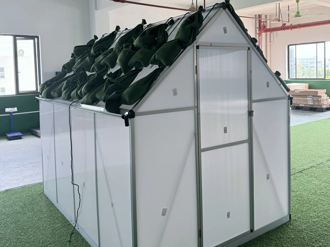 Greenhouse Quick Setup Polycarbonate Wall Roof Vent Strong Aluminum Frame Pressure Treated Outdoors Backyard Household Plant