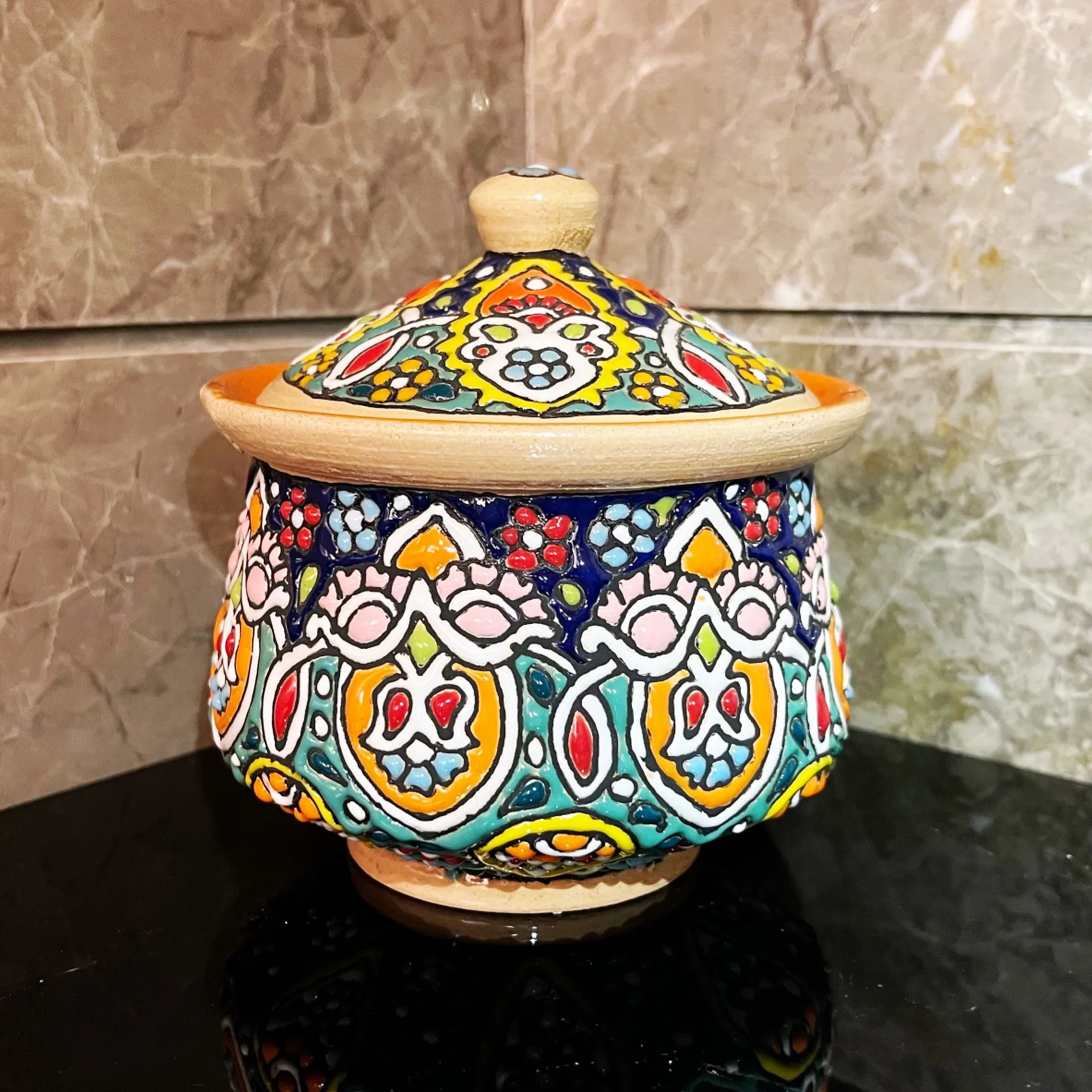 

Full color hand-painted ceramic large jars for storing decorations, small items for home use, living rooms, and candies