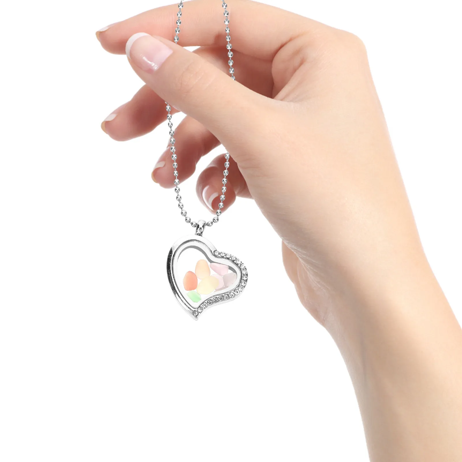 colar-com-pingente-de-coracao-gravado-com-foto-joia-personalizada-estilosa-para-mulheres-adiciona-elegancia-a-qualquer-look-Otimo-presente-para-mae