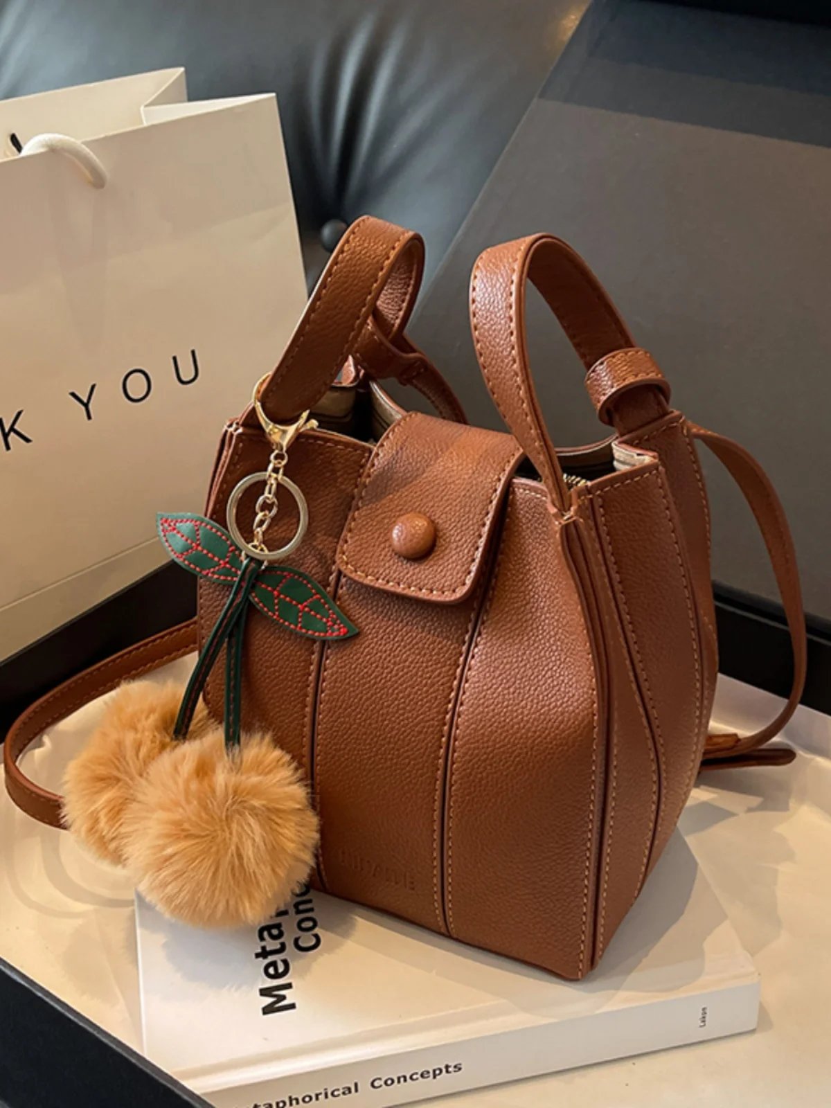 

Autumn/Winter Retro Niche Design Bags 2023 New Women's Bags Popular Crossbody Bags Fashion Bucket Bags