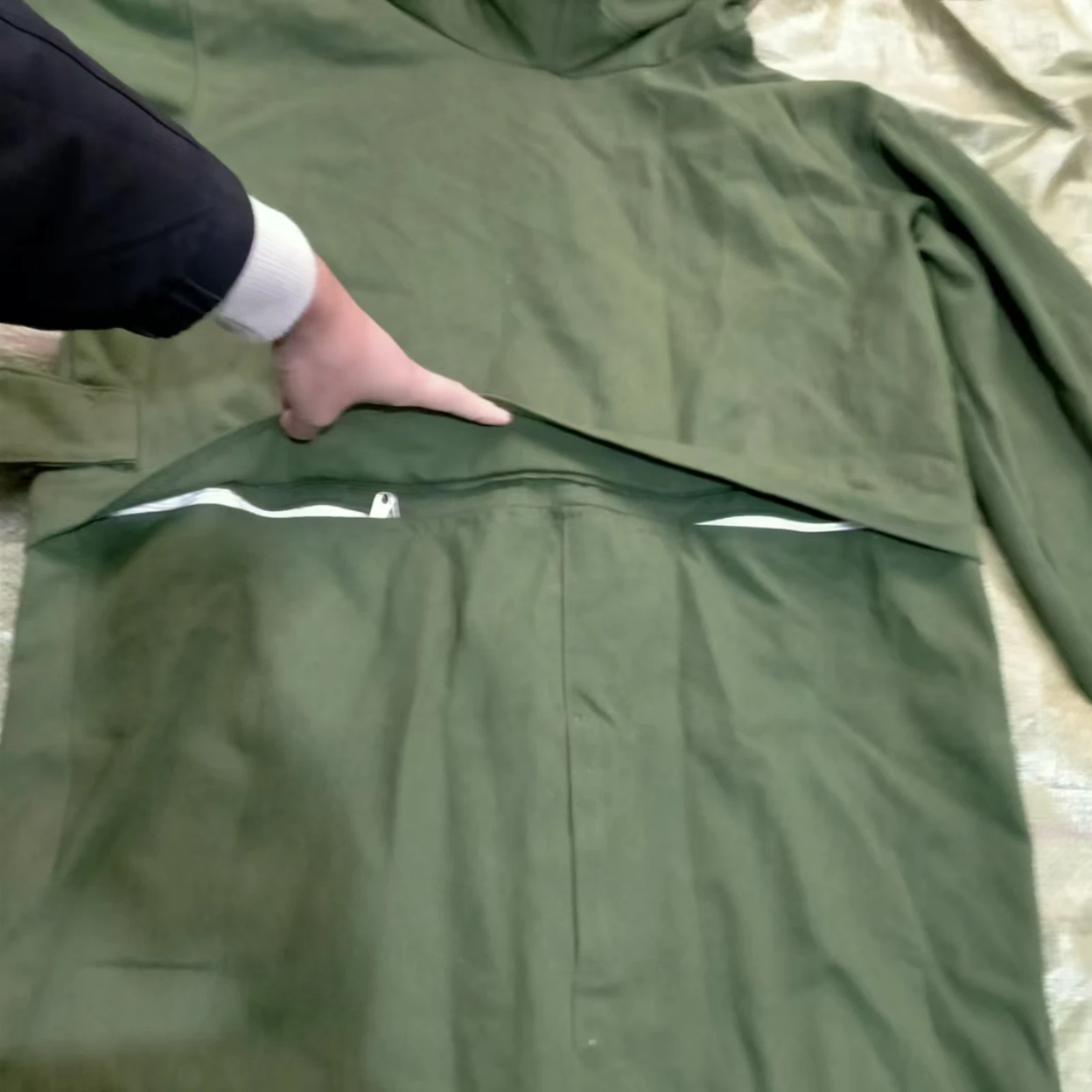 combinaison-de-protection-renforcee-avec-coutures-renforcees-en-toile-a-capuche-pour-les-techniciens-de-sablage