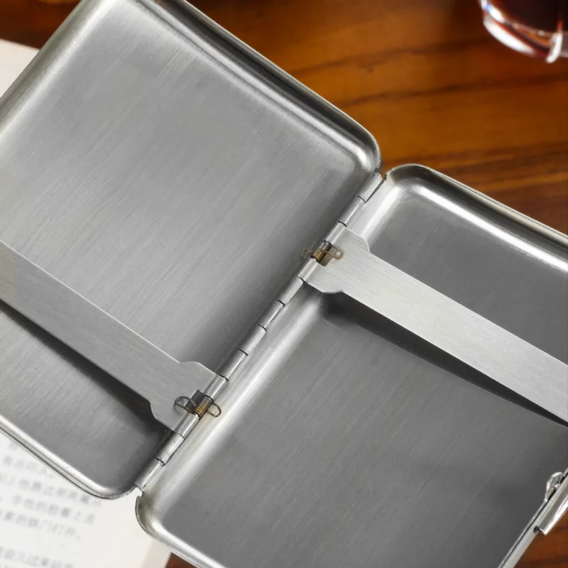 علبة سجائر من الفولاذ المقاوم للصدأ 5 ألوان مقاومة للرطوبة الكل في واحد تخزين محمول لـ 16 سجائر سميكة