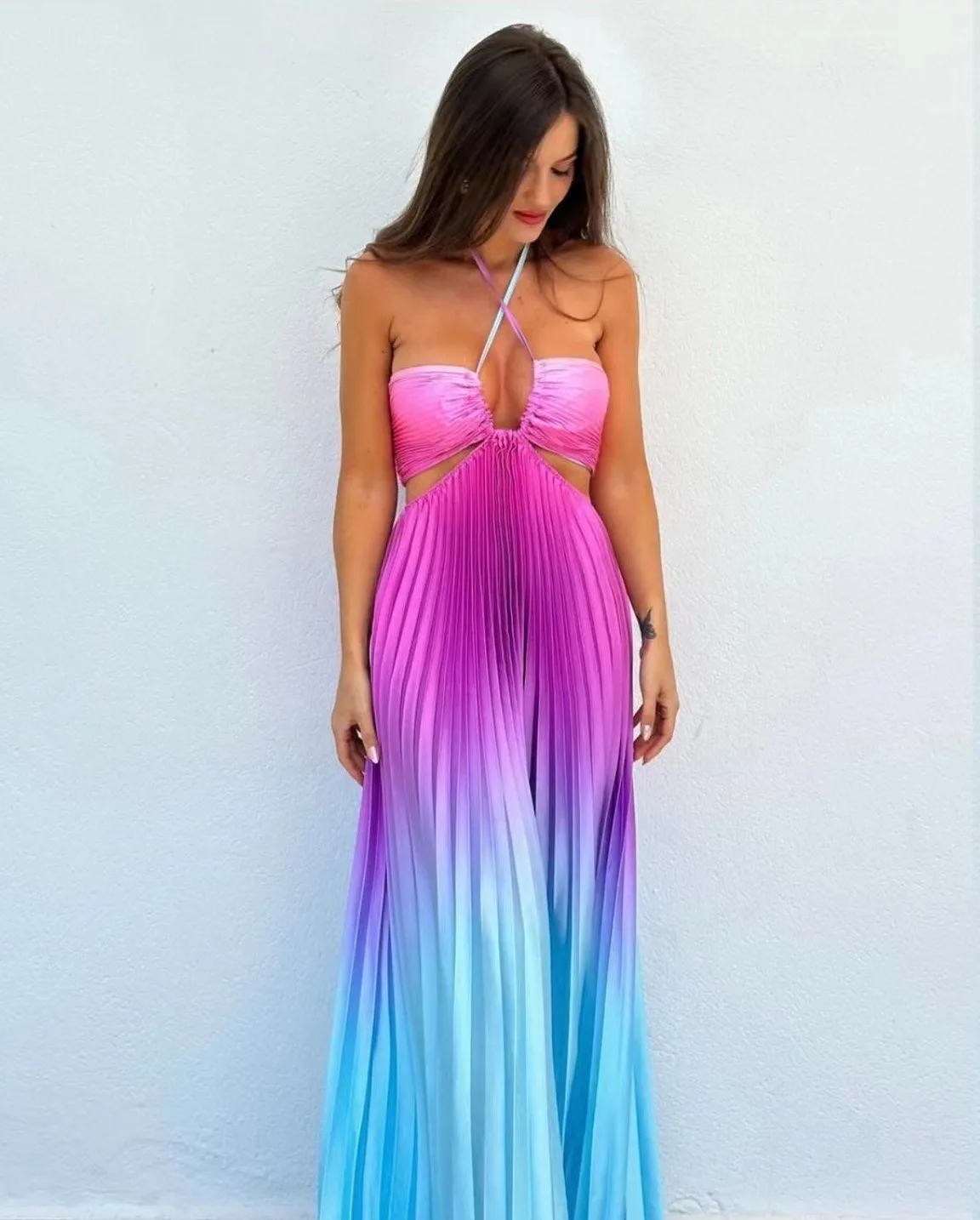 Cross-border European and American personality new summer gradient color halter neck pleated fashion long skirt ladies beach vac