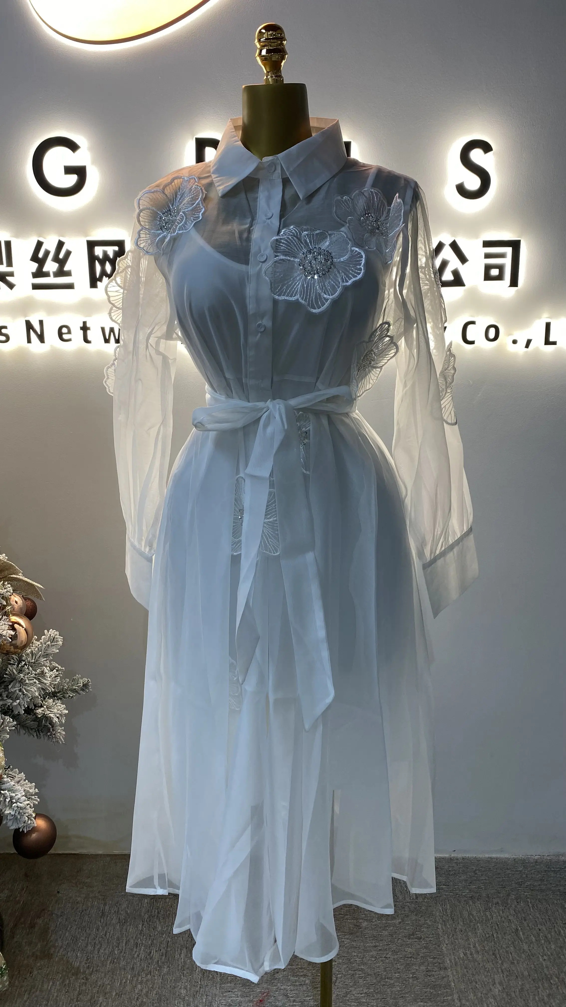 

Retro Fashion Dress Women Elegant 3D Applique Mesh Large Hem Design Lapel Long Sleeves-GZXX485