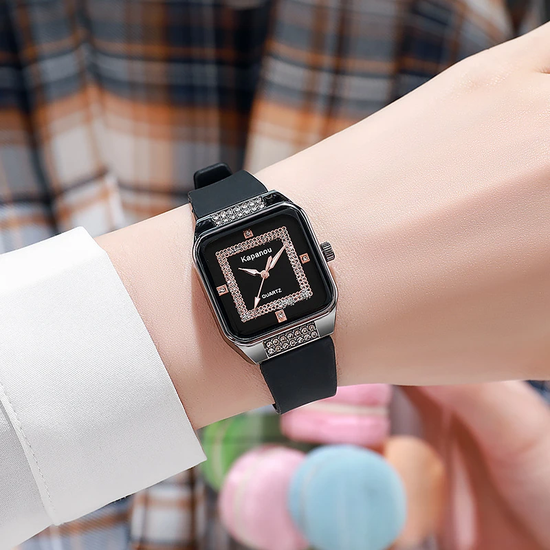 ساعة نسائية عصرية ذات هيكل مربع مع ساعة كوارتز من السيليكون مرصعة بالألماس