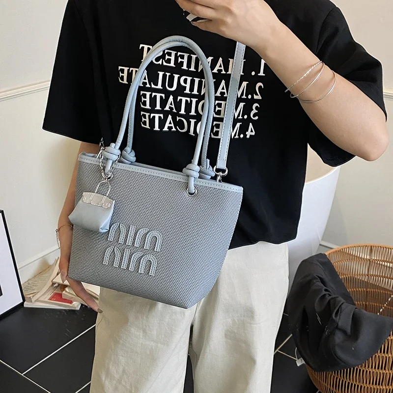 

Дизайнерские простые сумки для подгузников для женщин, элегантная винтажная кожаная сумка через плечо, минималистичная, модная, стильная сумка для поездок на работу.