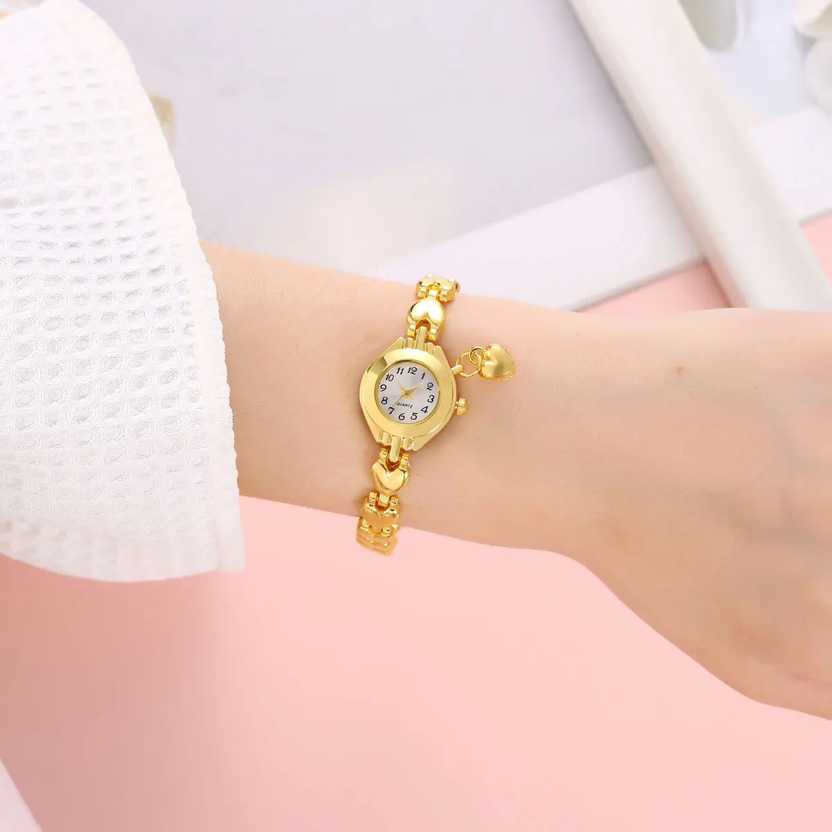 MAYZHISU Golden Bracelet Watch For Women Simple Elegant Small Women\'s Watches Alloy Strap Waterproof Ladies Dresses Wristwatch