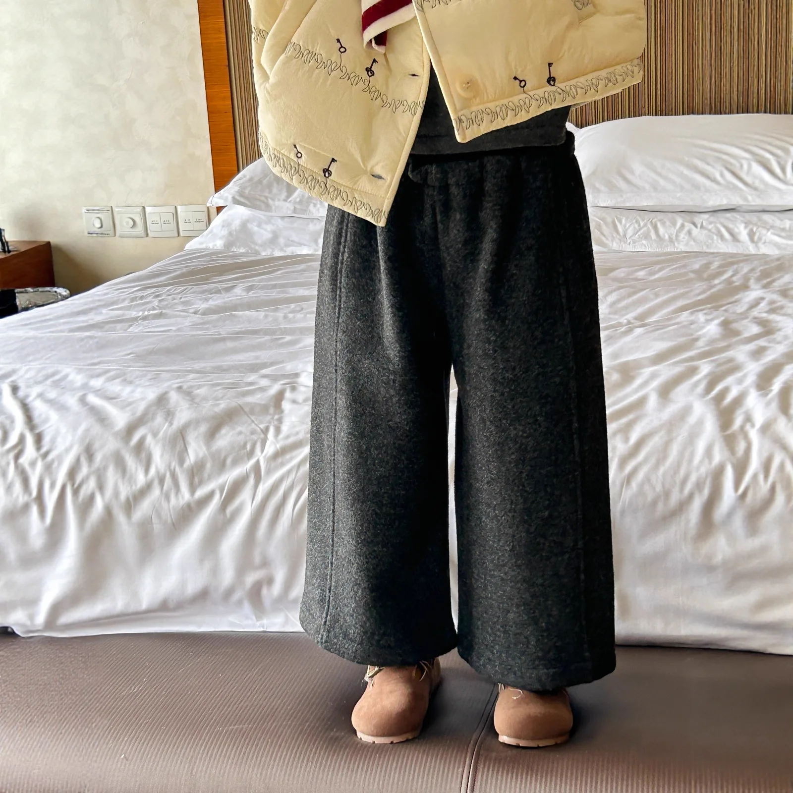 

2025 Winter New Girls Fashion Casual Woolen Solid Color Velvet Straight Trousers Foreign Style Simple Pants