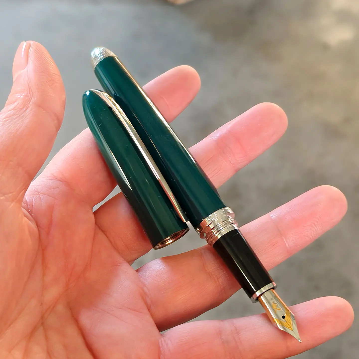 

Rare 1990s Stock Brand Fountain pens Writing Office Collection Stationery Clearance For Sale.