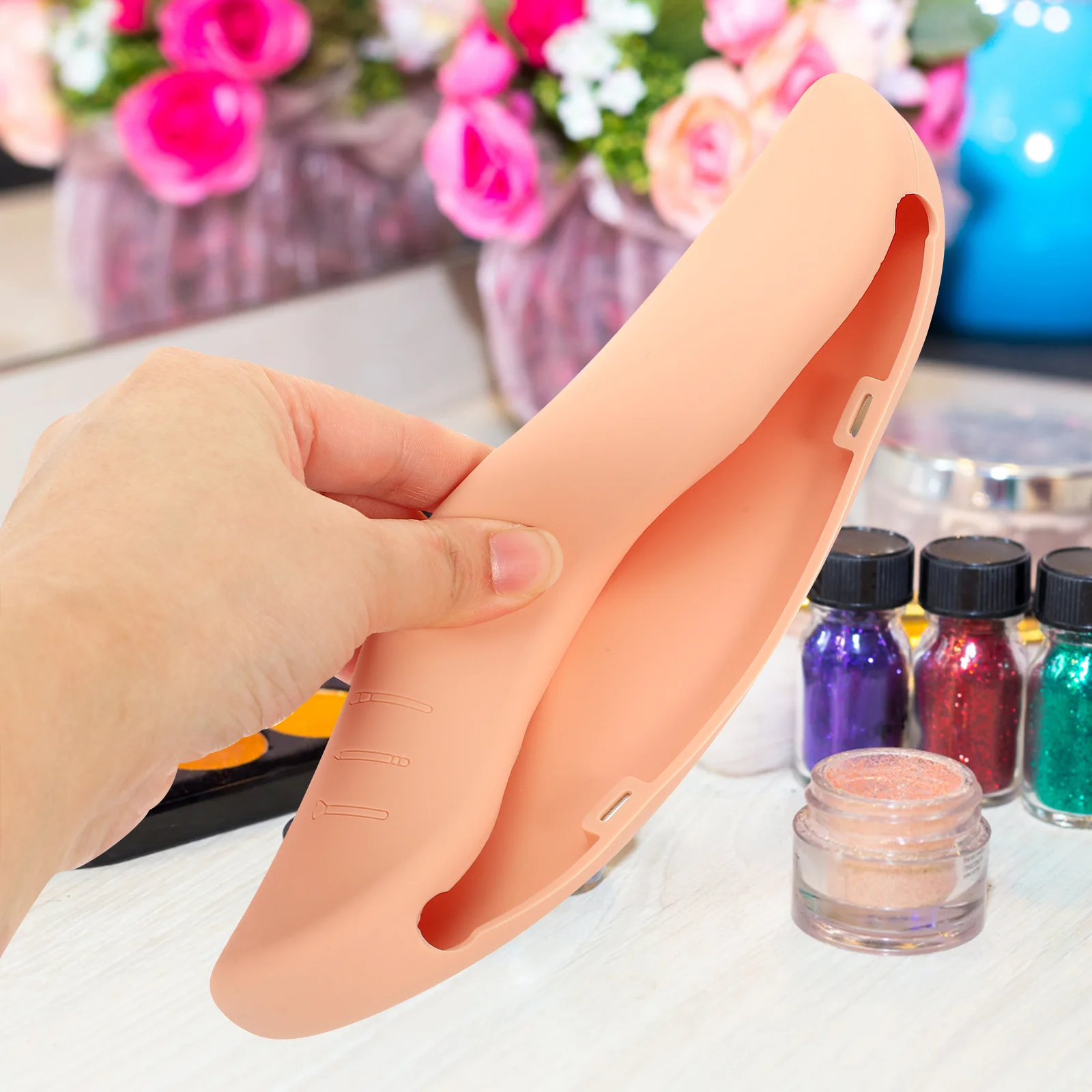 

Portable Makeup Brush Container Ergonomic Design Lightweight Holder for on-The- Needs Makeup Brush Case