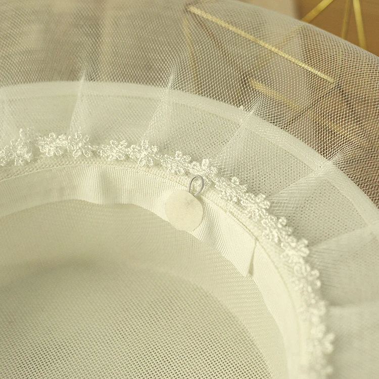 2023 Design White Flat Satin Fedoras Elegant Wedding Hat With Long Veil Mesh Bride Church Party Gauze Formal Fedora Cap Headwear