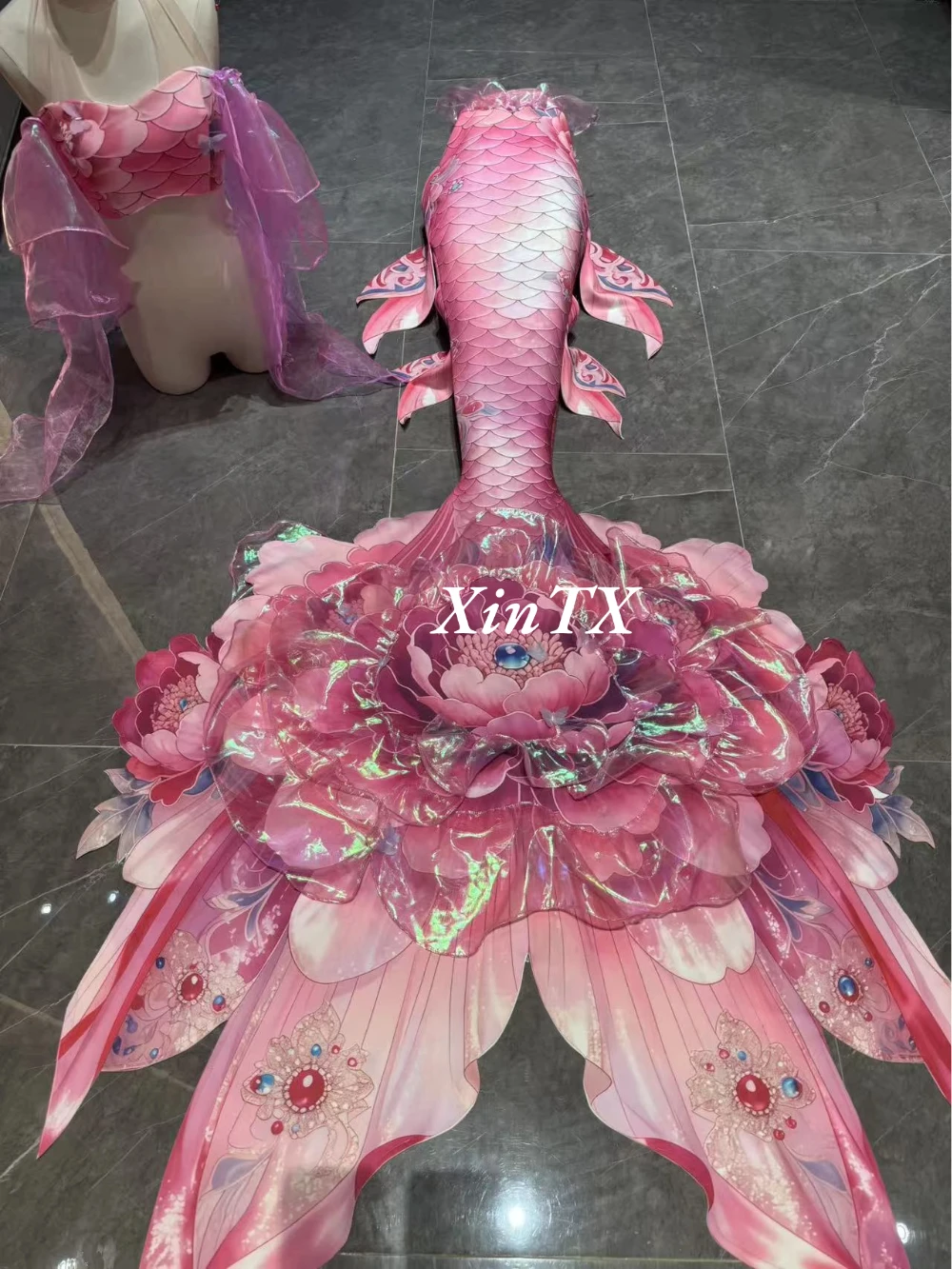 マーメイドテール牡丹の花プラスサイズ女性用テール水着、水槽で - Aquarium & Marine Museum のレビューと価格