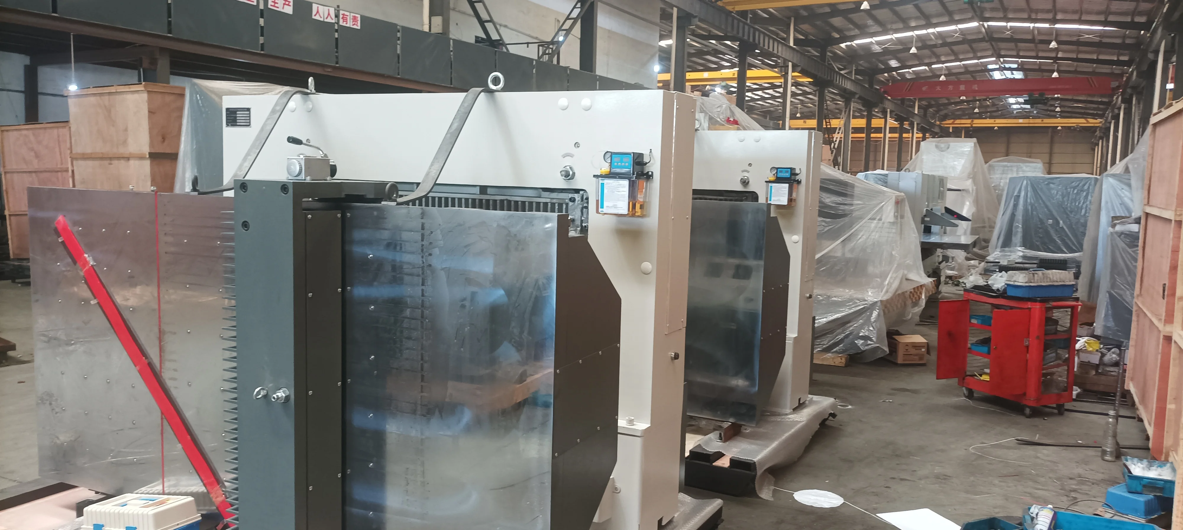 QK-150M10 Robustes 10-Zoll-Farb-LCD-Computer-Steuerungssystem 1150 mm hydraulische Papier-Guillotine-Schneidemaschine