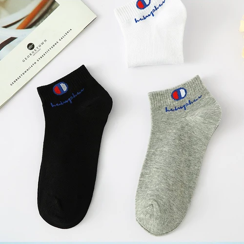 Imagen 2 del producto 10/20/30 pares de calcetines tobilleros de algodón para hombre, calcetines clásicos de marca a la moda en blanco y negro, calcetines cortos atléticos de malla transpirable para verano