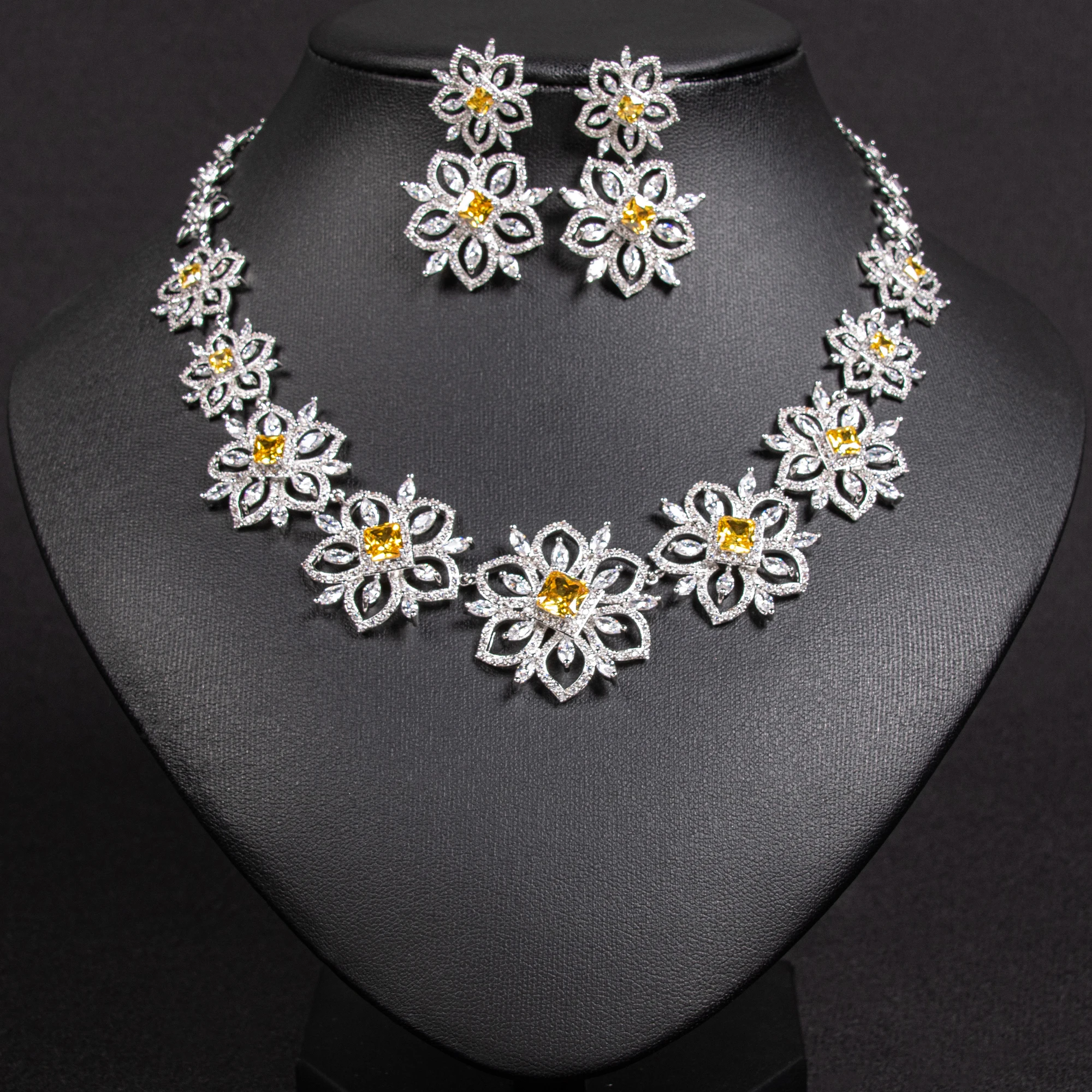 Fashionable flower shaped cubic zirconia necklace earring accessory set for women's weddings